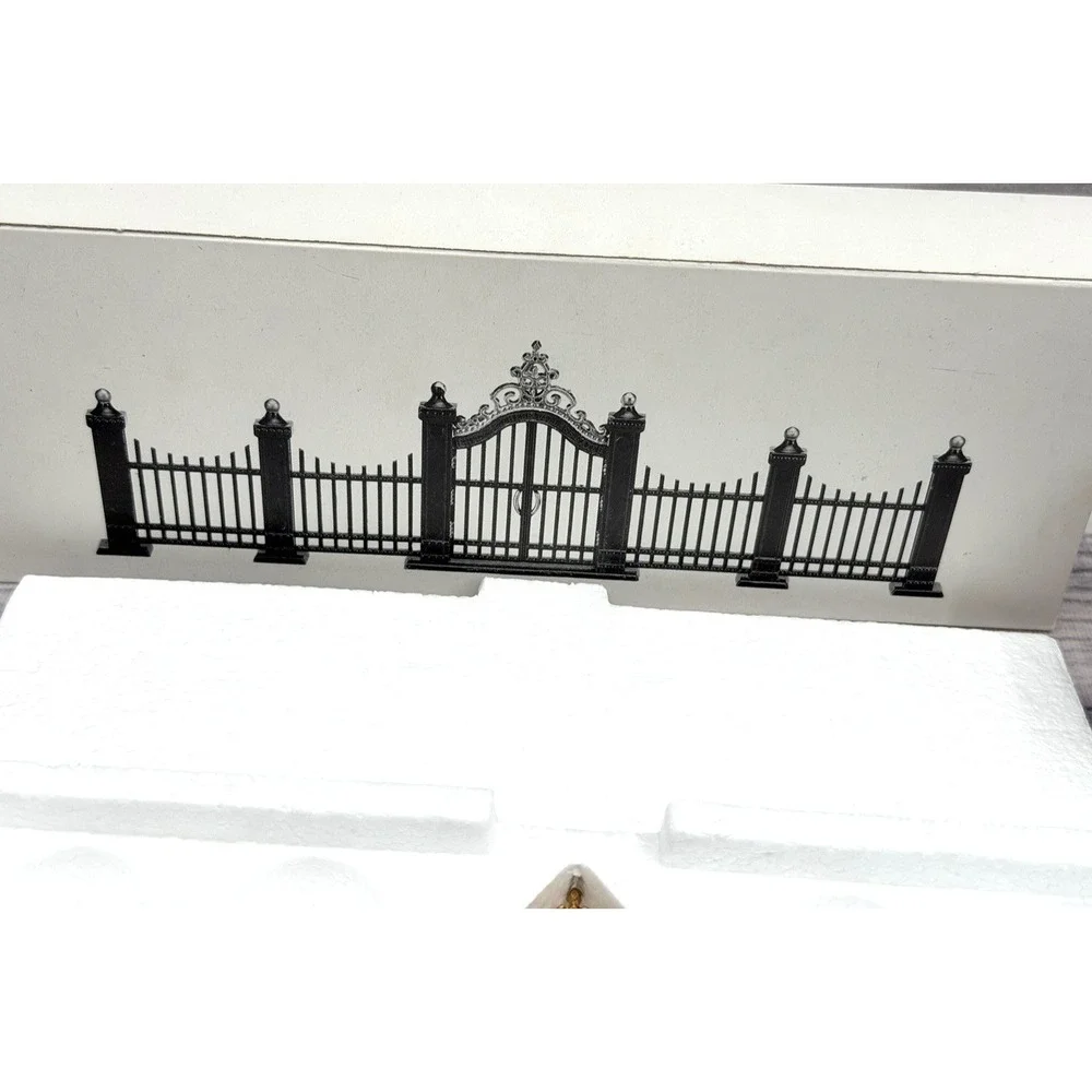 DEPT 56 HERITAGE VILLAGE COLLECTION WROUGHT IRON‎ GATE AND FENCE WITH EXTENSIONS